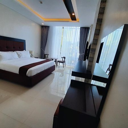 Winrich Hotel Mactan Exteriör bild