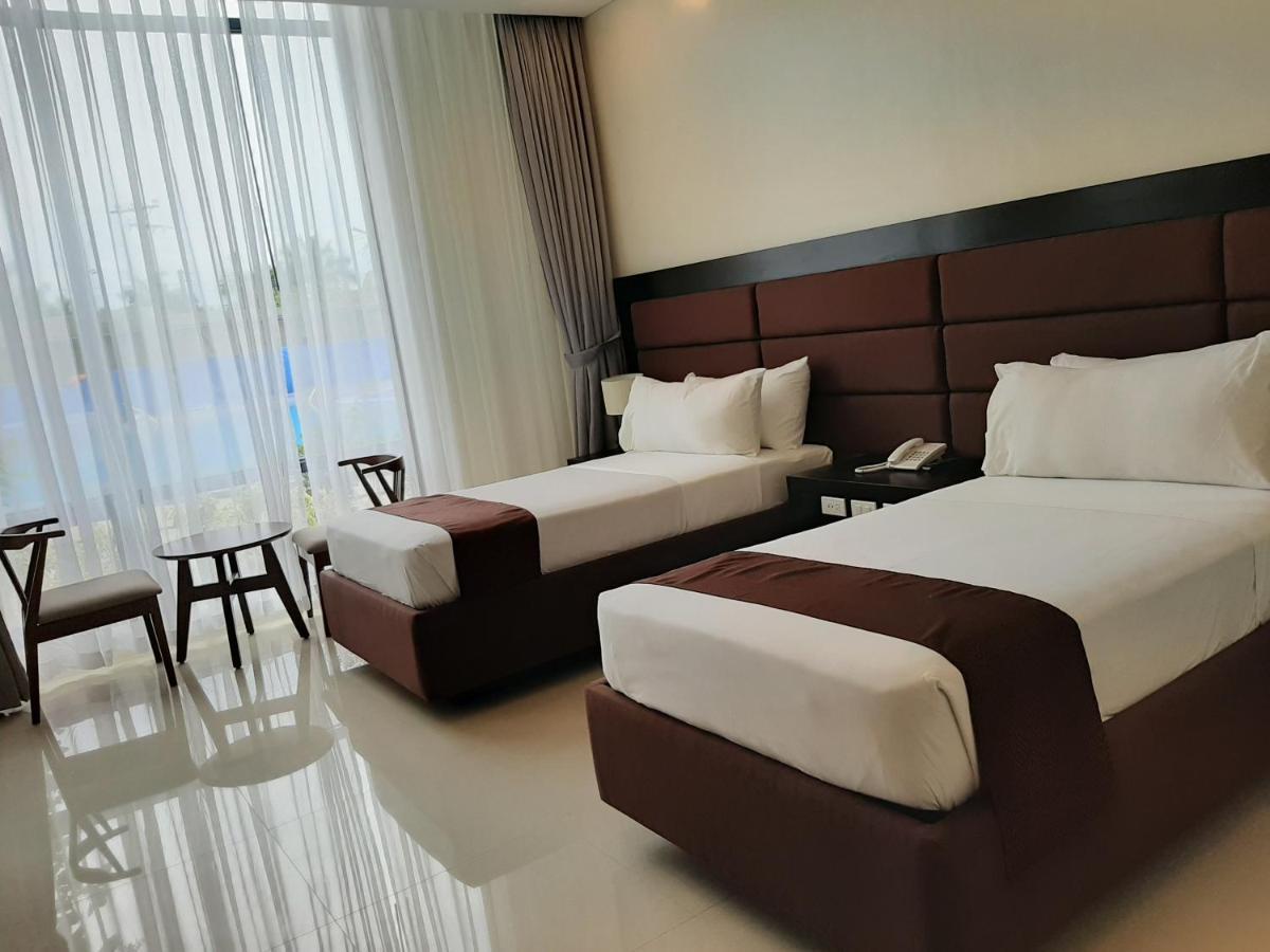 Winrich Hotel Mactan Exteriör bild