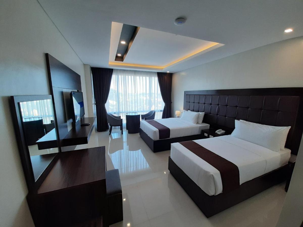 Winrich Hotel Mactan Exteriör bild